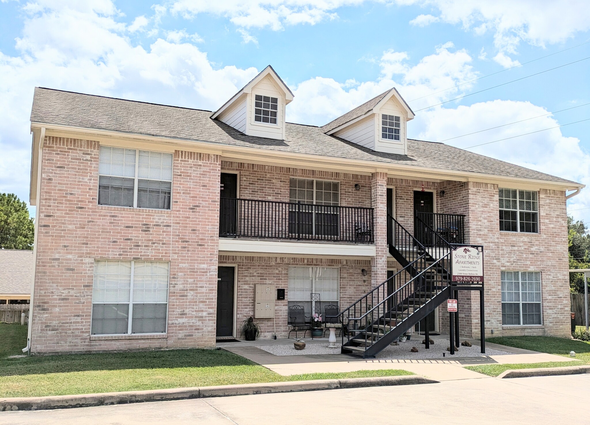 2300 Stone Hollow Dr, Brenham, TX en venta Foto principal- Imagen 1 de 7