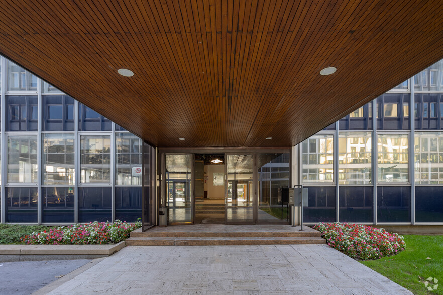 Oficinas en Courbevoie en alquiler - Foto del edificio - Imagen 3 de 4