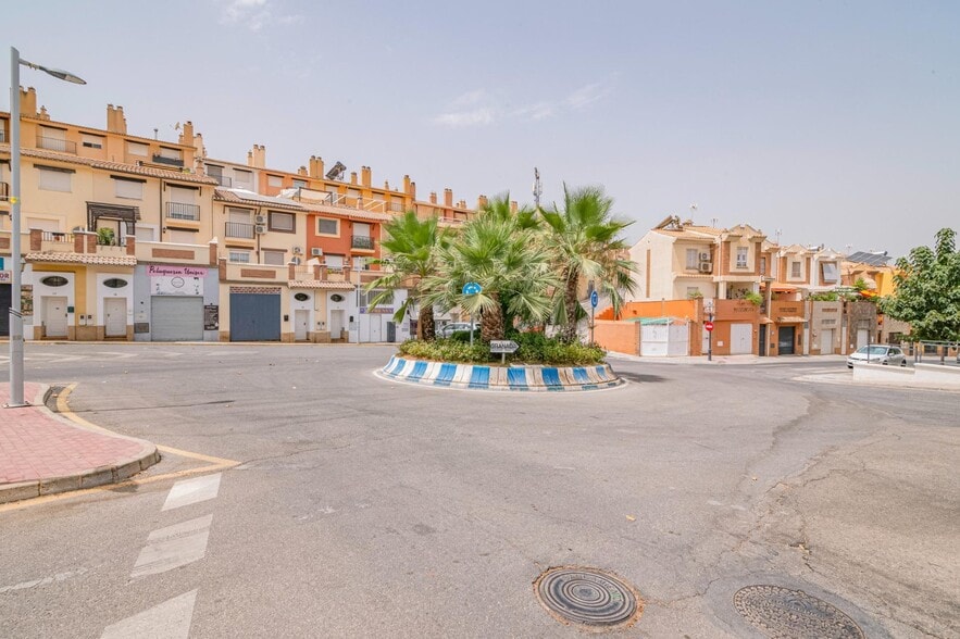 Local en Huétor Vega en venta - Foto del edificio - Imagen 2 de 16