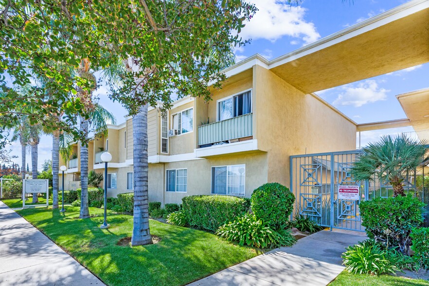 8523 Etiwanda Ave, Northridge, CA en venta - Foto del edificio - Imagen 3 de 45