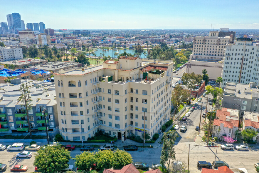 2430 Ocean View Ave, Los Angeles, CA en venta - Foto del edificio - Imagen 1 de 98