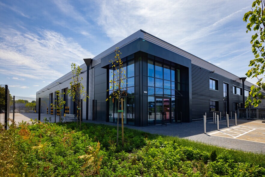 Edinburgh Way, Harlow en alquiler - Foto del edificio - Imagen 2 de 13