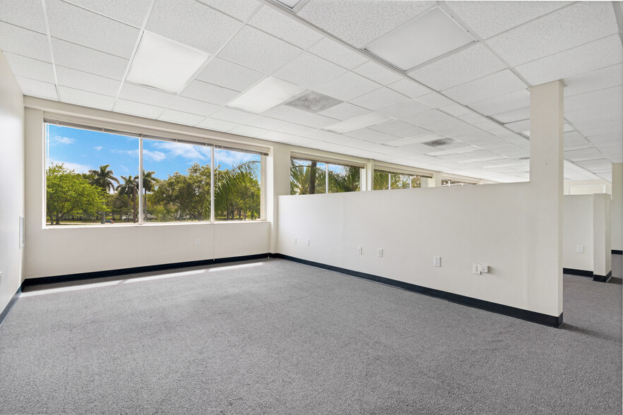 555 S Andrews Ave, Pompano Beach, FL en alquiler - Foto del interior - Imagen 2 de 47