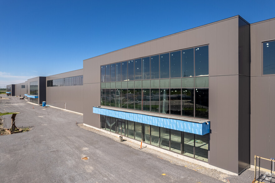 777-820 Rue Turnbull, Beauharnois, QC en alquiler - Foto del edificio - Imagen 2 de 3