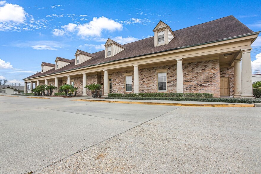 8311 Highway 23, Belle Chasse, LA en alquiler - Foto principal - Imagen 1 de 3