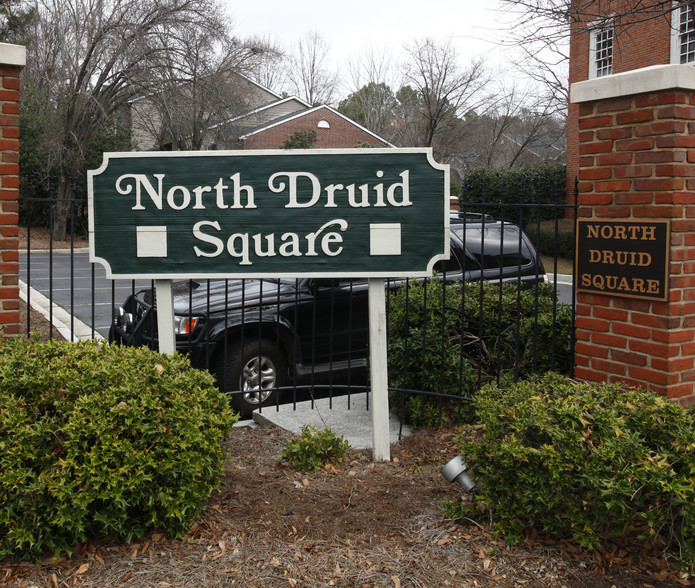 1936 N Druid Hills Rd NE, Atlanta, GA en alquiler - Foto de poste - Imagen 1 de 2