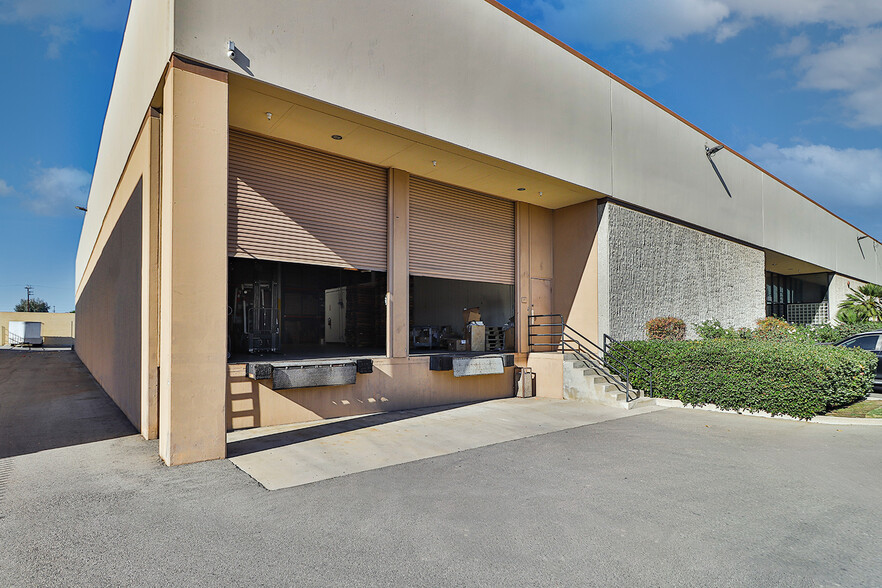 9333 Oso Ave, Chatsworth, CA en alquiler - Foto del edificio - Imagen 3 de 13