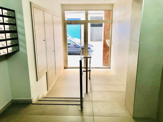 Más detalles de Carrer José Bernad Amorós, 3, Elche - Local en alquiler