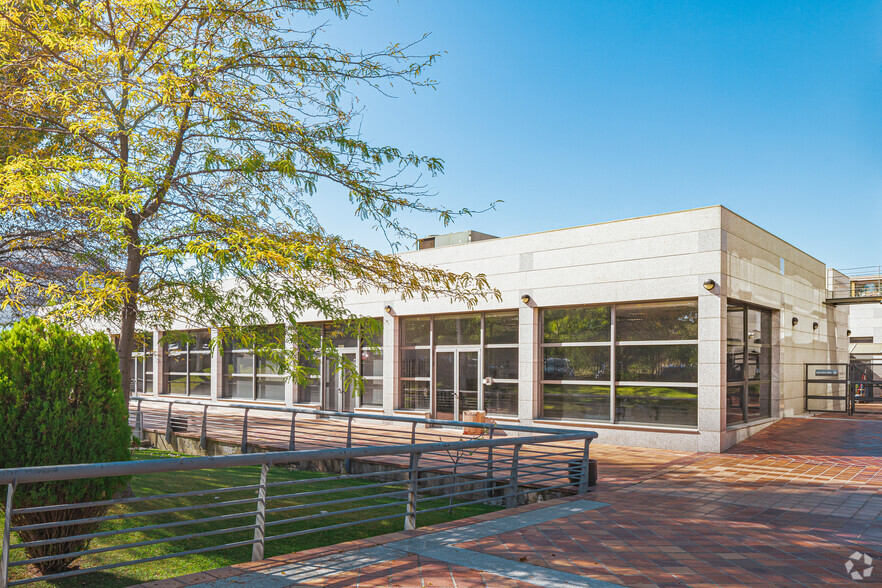 Calle Severo Ochoa, 3, Las Rozas de Madrid, Madrid en alquiler - Foto del edificio - Imagen 3 de 4