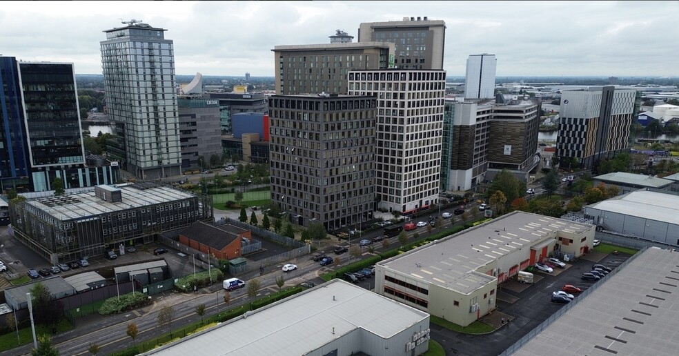 110 Broadway, Salford en venta - Vista aérea - Imagen 2 de 3