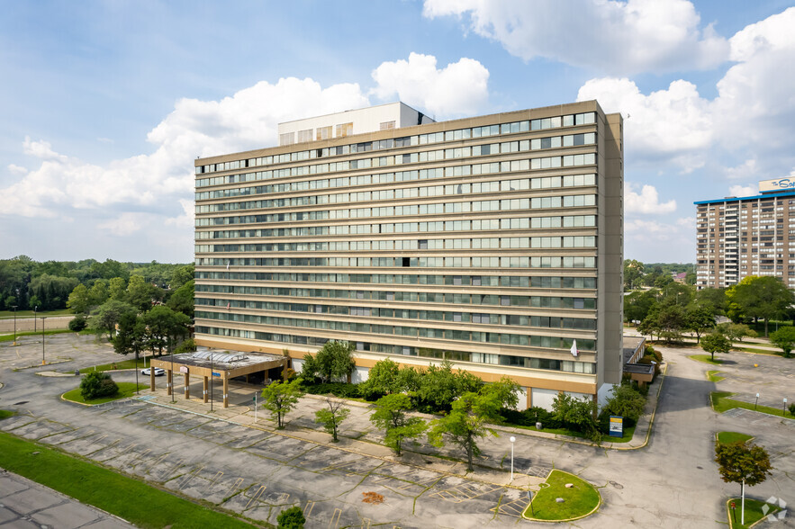 16400 J.L. Hudson Dr, Southfield, MI en venta - Foto del edificio - Imagen 3 de 9