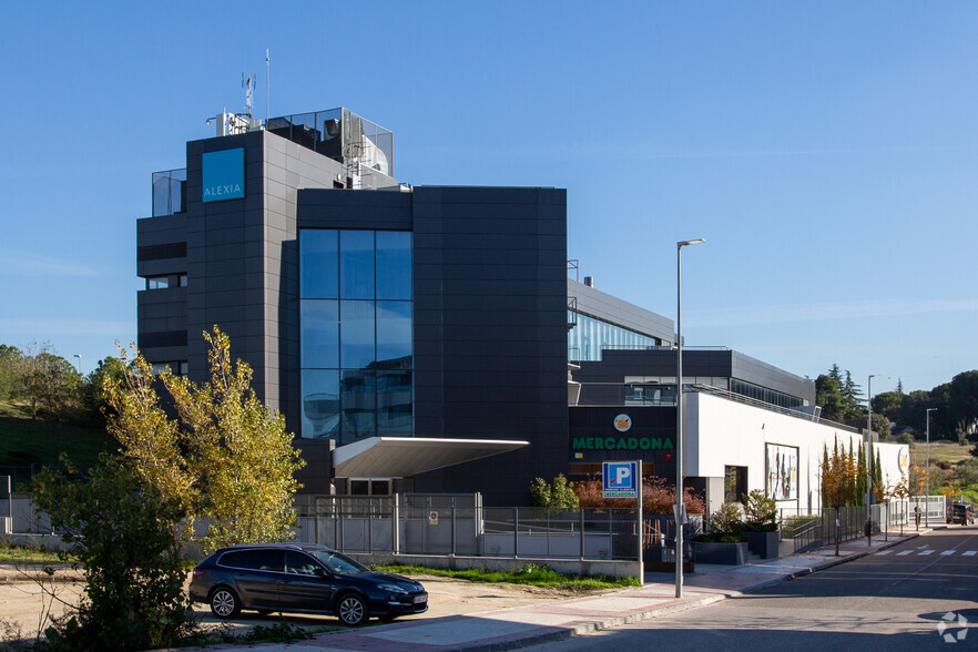 Calle María Guerrero, 34, Las Rozas de Madrid, Madrid en alquiler - Foto del edificio - Imagen 2 de 3