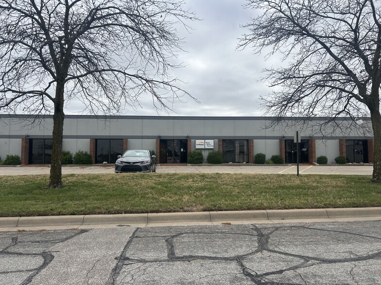 7777 E Osie St, Wichita, KS en alquiler - Foto del edificio - Imagen 2 de 4