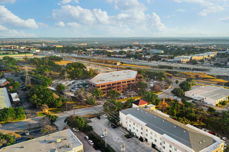 11550 W IH-10, San Antonio, TX en alquiler - Foto del edificio - Imagen 3 de 31