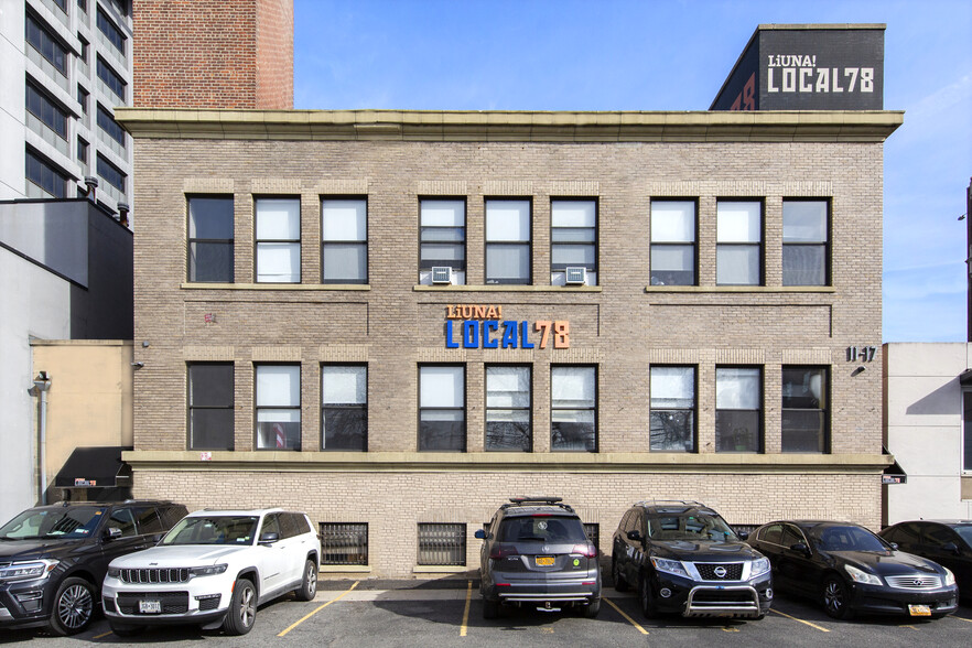 11-17 43rd Ave, Long Island City, NY en alquiler - Foto del edificio - Imagen 3 de 7