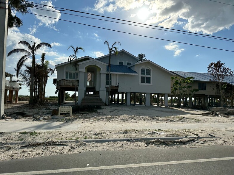 8010 Estero Blvd, Fort Myers, FL en venta - Foto del edificio - Imagen 1 de 6