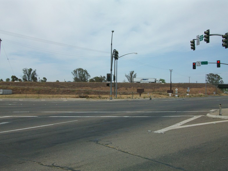 4705 N Golden State Blvd, Turlock, CA en venta - Foto principal - Imagen 1 de 2