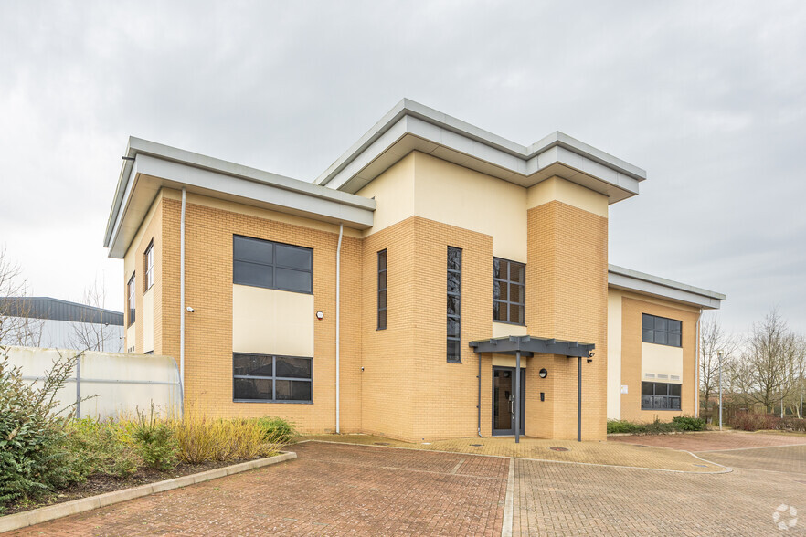 West Cepen Way, Chippenham en venta - Foto del edificio - Imagen 1 de 2