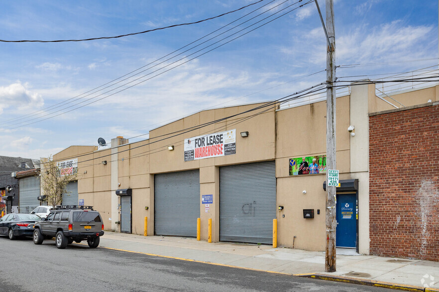 9720 99th St, Ozone Park, NY en alquiler - Foto del edificio - Imagen 2 de 9