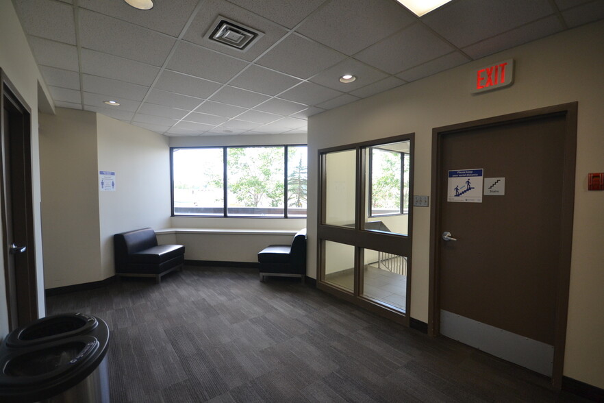 1620 29th St NW, Calgary, AB en alquiler - Foto del interior - Imagen 3 de 6