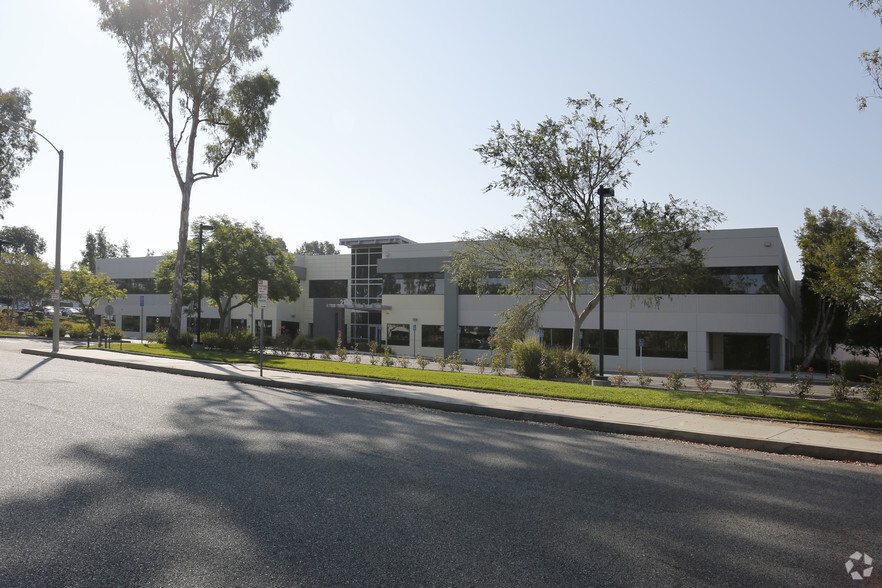 2100 Corporate Center Dr, Thousand Oaks, CA en alquiler - Foto del edificio - Imagen 1 de 8