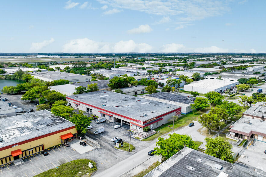 5150-5160 NW 165th St, Hialeah, FL en alquiler - Vista aérea - Imagen 3 de 3