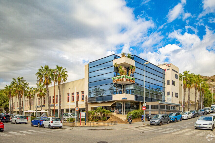 Local en Badalona, Barcelona en venta - Foto del edificio - Imagen 2 de 18
