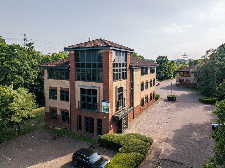 4 Rushmills, Northampton en venta - Foto del edificio - Imagen 1 de 14
