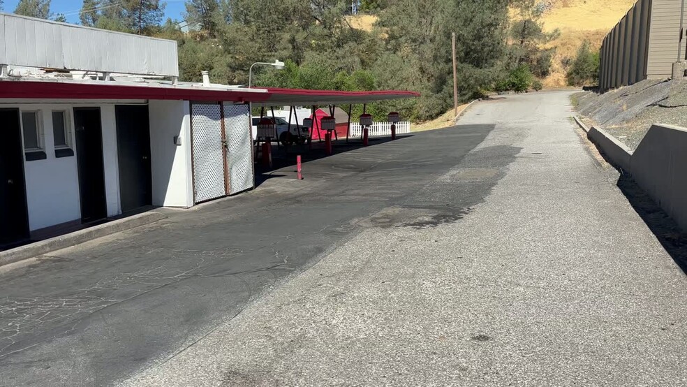 810 E Main St, Grass Valley, CA en venta - Vídeo de anuncio comercial - Imagen 2 de 6