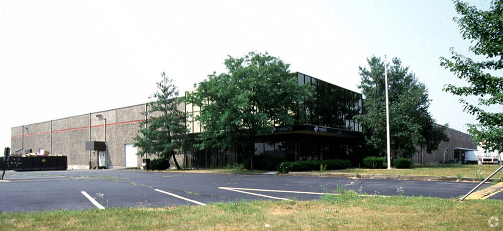 11 Executive Ave, Edison, NJ en alquiler - Foto del edificio - Imagen 3 de 8