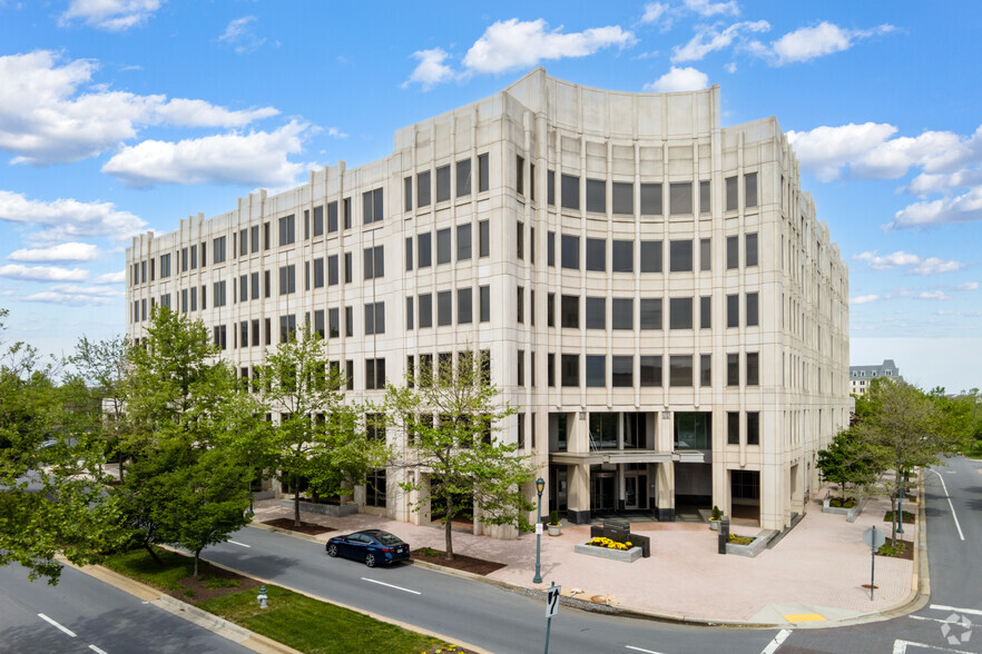 805 King Farm Blvd, Rockville, MD en alquiler - Foto del edificio - Imagen 2 de 4