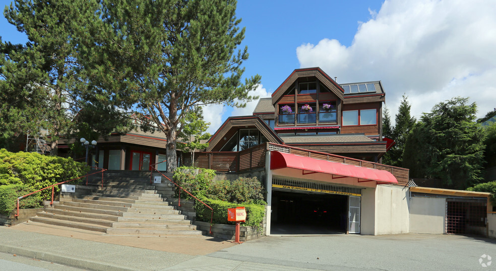 3711-3763 Delbrook Ave, North Vancouver, BC en alquiler - Foto del edificio - Imagen 3 de 44