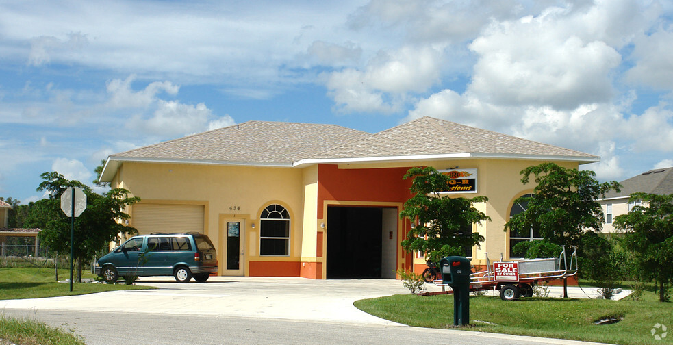 434 NE 3rd Ave, Cape Coral, FL en alquiler - Foto principal - Imagen 1 de 7