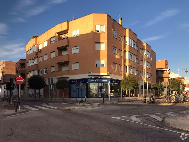 Calle Mariano Sebastián Izuel, 14, Alcobendas, Madrid en alquiler - Foto del edificio - Imagen 2 de 2
