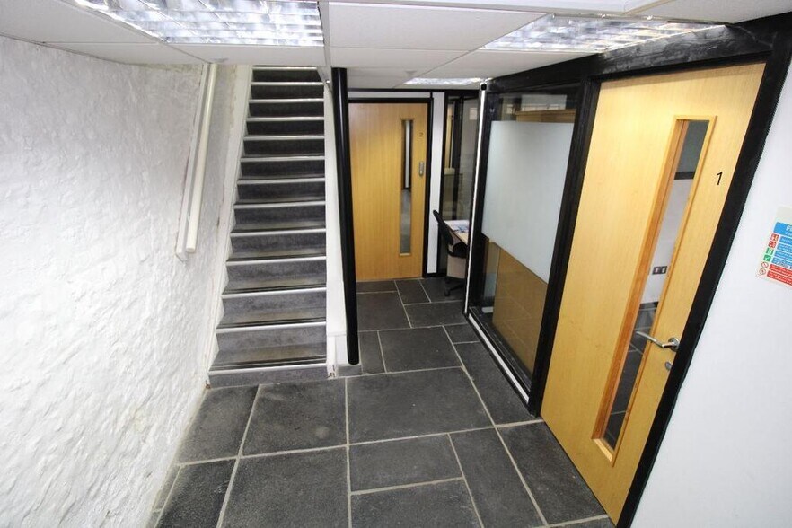 6 West St, Olney en venta - Foto del edificio - Imagen 2 de 8