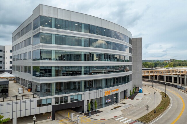 Más detalles de 200 W 3rd St, Newport, KY - Varios usos en alquiler