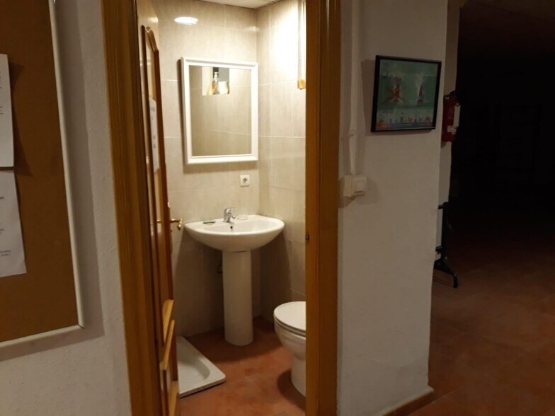 Local en Granada, Granada en venta - Foto del interior - Imagen 3 de 10