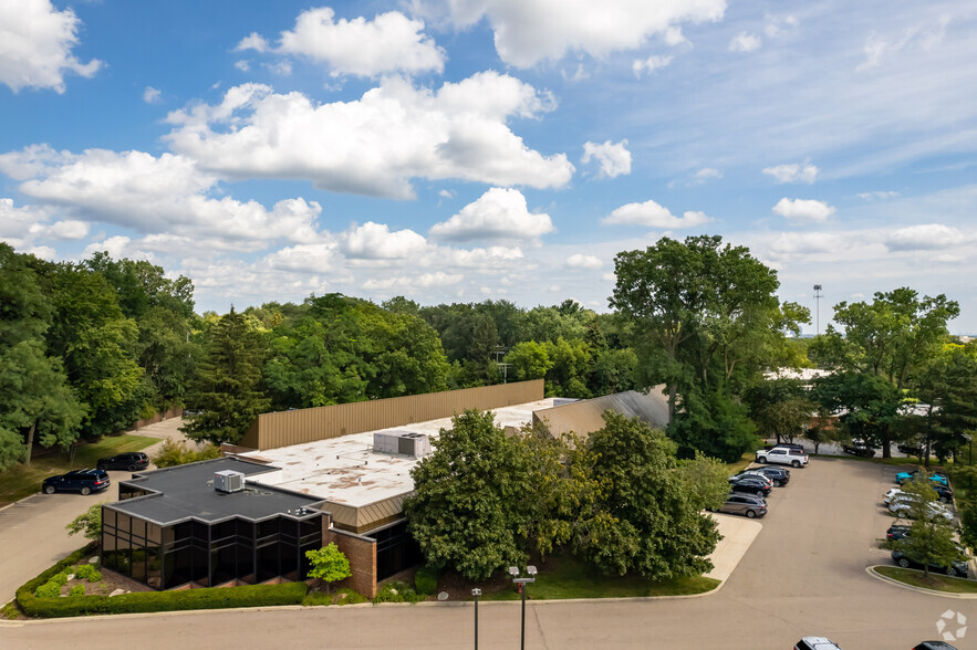 29600 Northwestern Hwy, Southfield, MI en alquiler - Foto del edificio - Imagen 3 de 6