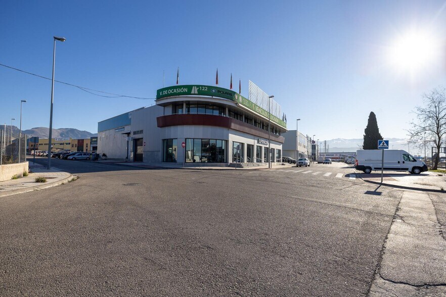Local en Peligros en venta - Foto del edificio - Imagen 3 de 50