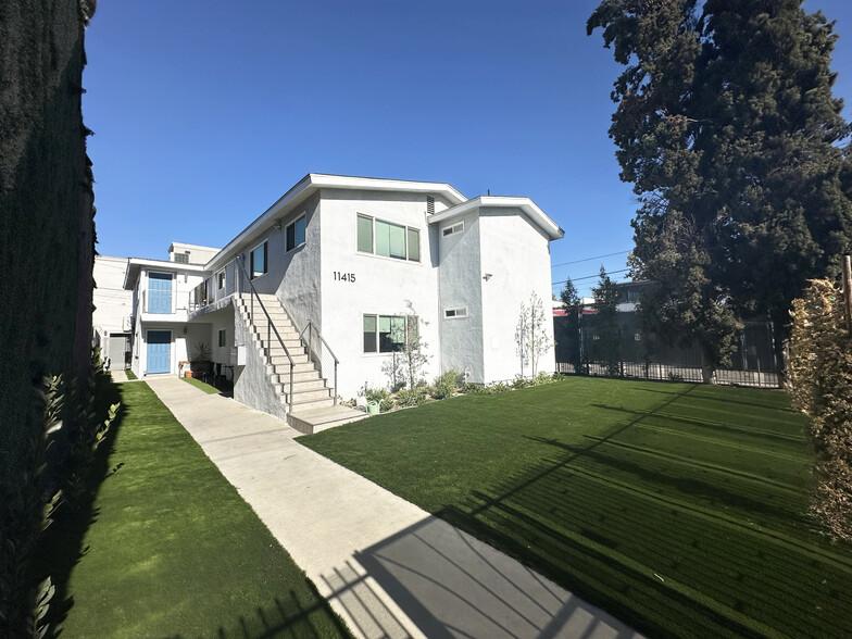 11415 Miranda St, North Hollywood, CA en venta - Foto del edificio - Imagen 2 de 33