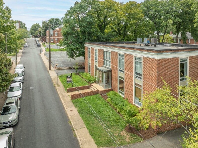 415 4th St NE, Charlottesville, VA en venta - Foto del edificio - Imagen 3 de 32