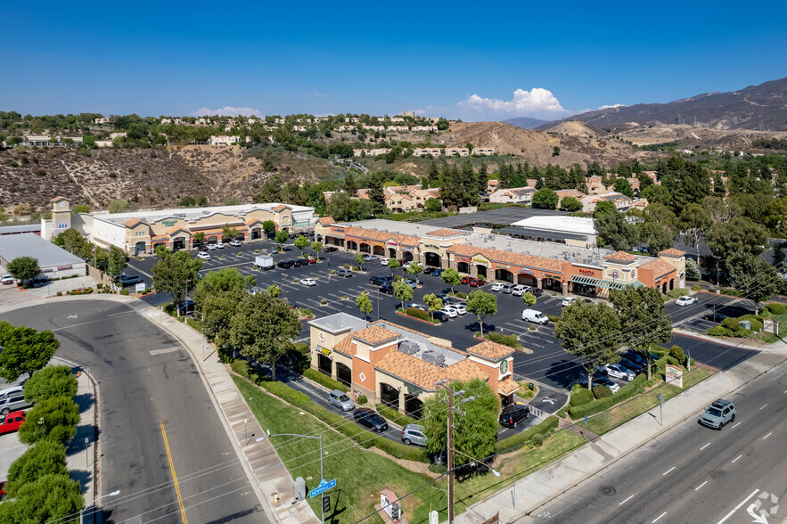 23744-23780 Newhall Ave, Santa Clarita, CA en alquiler - Foto del edificio - Imagen 3 de 11