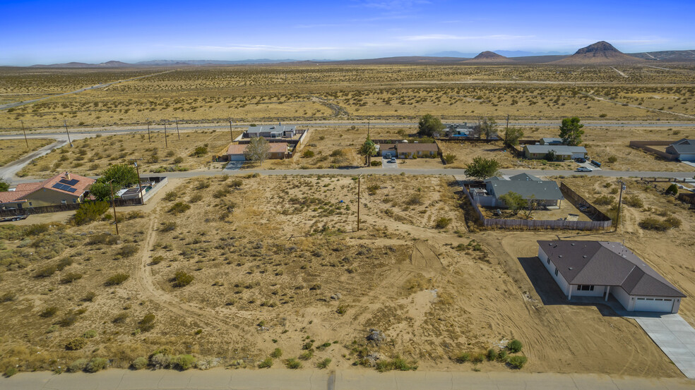 10582 Oleander Ave, California City, CA en venta - Foto del edificio - Imagen 2 de 7