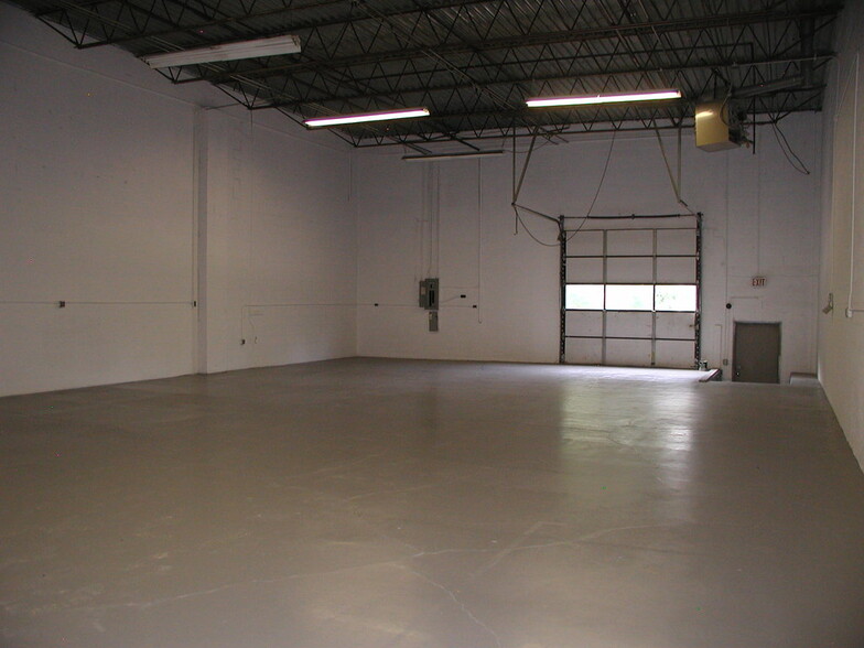 20978-21084 Bridge St, Southfield, MI en alquiler - Foto del interior - Imagen 3 de 4