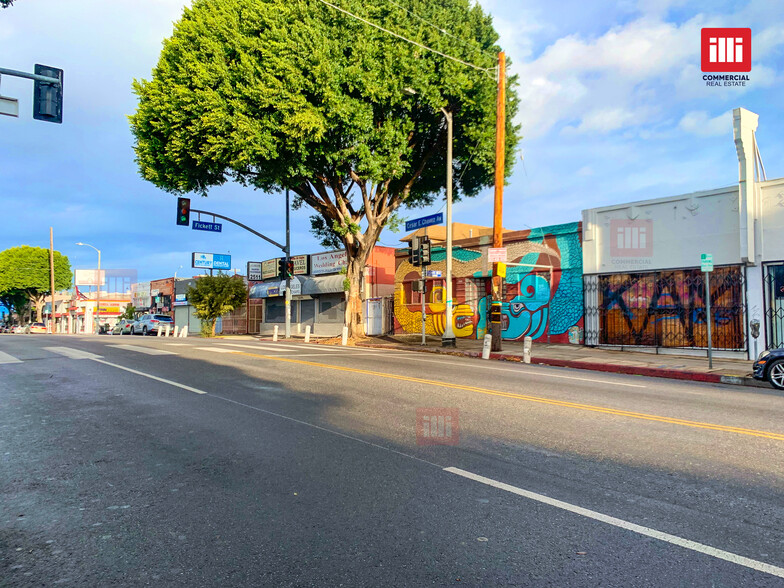 2513 Cesar E Chavez, Los Angeles, CA en alquiler - Foto del edificio - Imagen 3 de 8