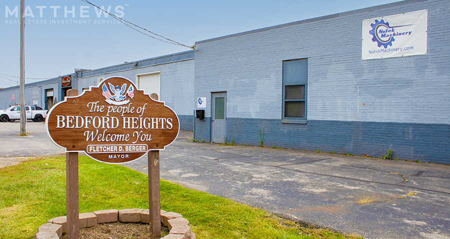 24300 Solon Rd, Bedford Heights, OH en alquiler - Foto del edificio - Imagen 3 de 6