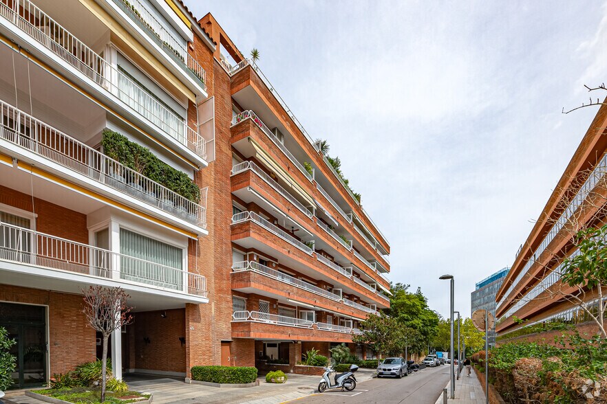 Edificio residencial en Barcelona, Barcelona en venta - Foto principal - Imagen 1 de 2