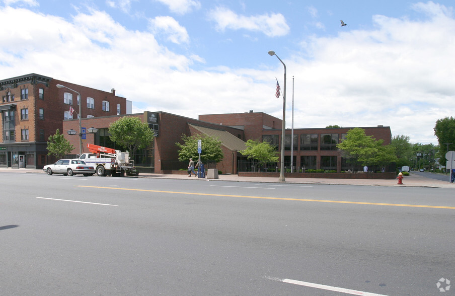 1137 Main St, East Hartford, CT en alquiler - Foto del edificio - Imagen 3 de 6