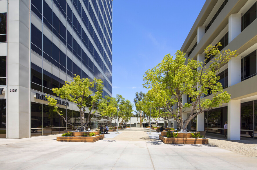 21031 Ventura Blvd, Woodland Hills, CA en alquiler - Foto del edificio - Imagen 2 de 8