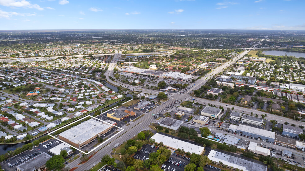 4711 N State Road 7, Tamarac, FL en venta - Foto del edificio - Imagen 3 de 5